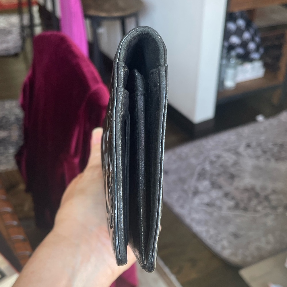 🌟🌟HOST PICK🌟🌟Chanel Gorgeous Patent Leather Long Wallet - Picture 3 of 12